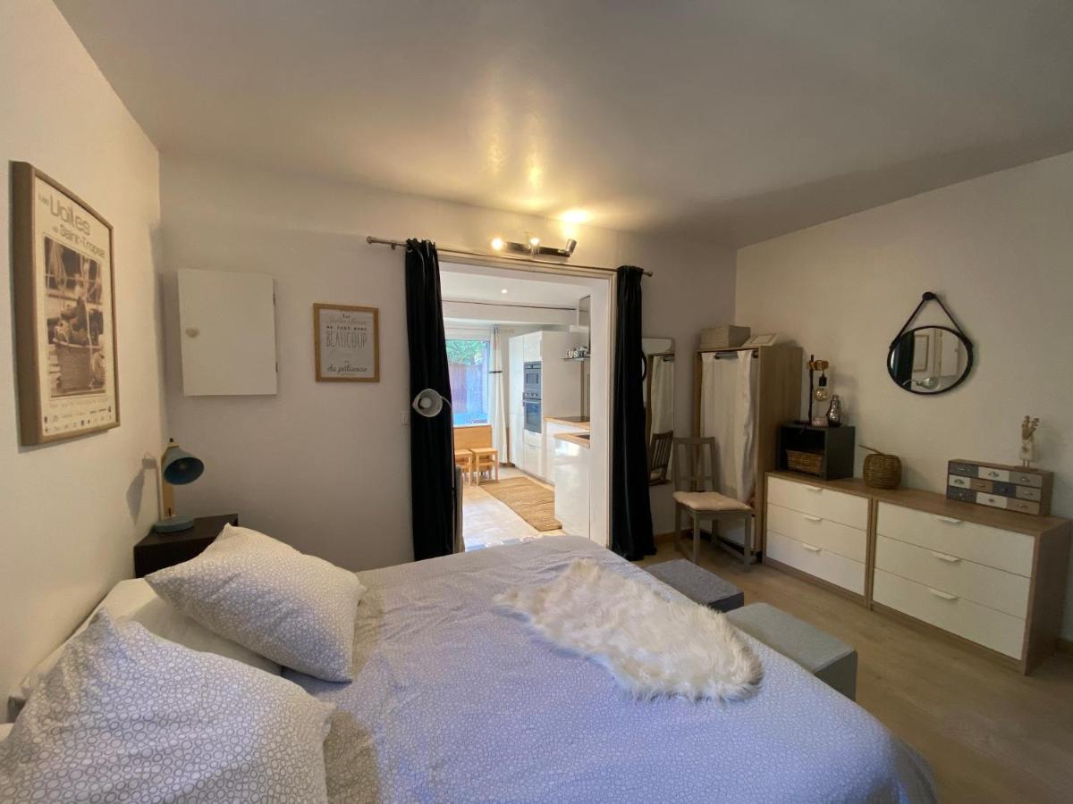 Agreable Studio Proche Sttropez Piscine Et Tennis Gassin Buitenkant foto