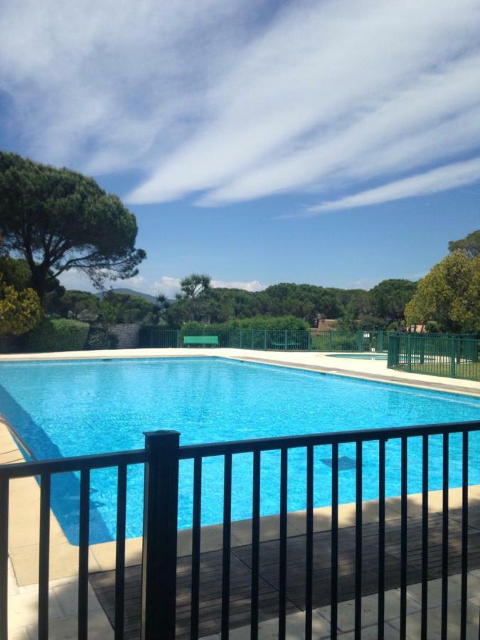Agreable Studio Proche Sttropez Piscine Et Tennis Gassin Buitenkant foto